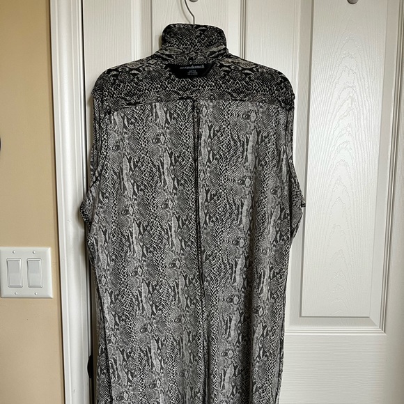 Norma Kamali Python Snake Print, Gray & Black Button Front Shirt Dress. XXL. - Picture 7 of 11
